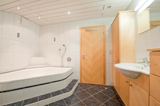 Pension Kristall Neustift im Stubaital Zimmer foto